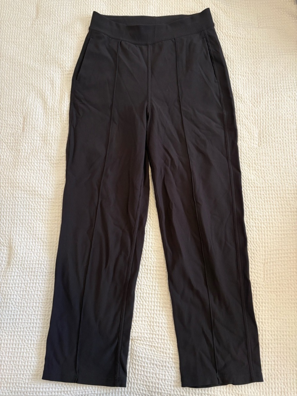 Lululemon Black Women's Straight-Leg Pull-On Pants, size 6